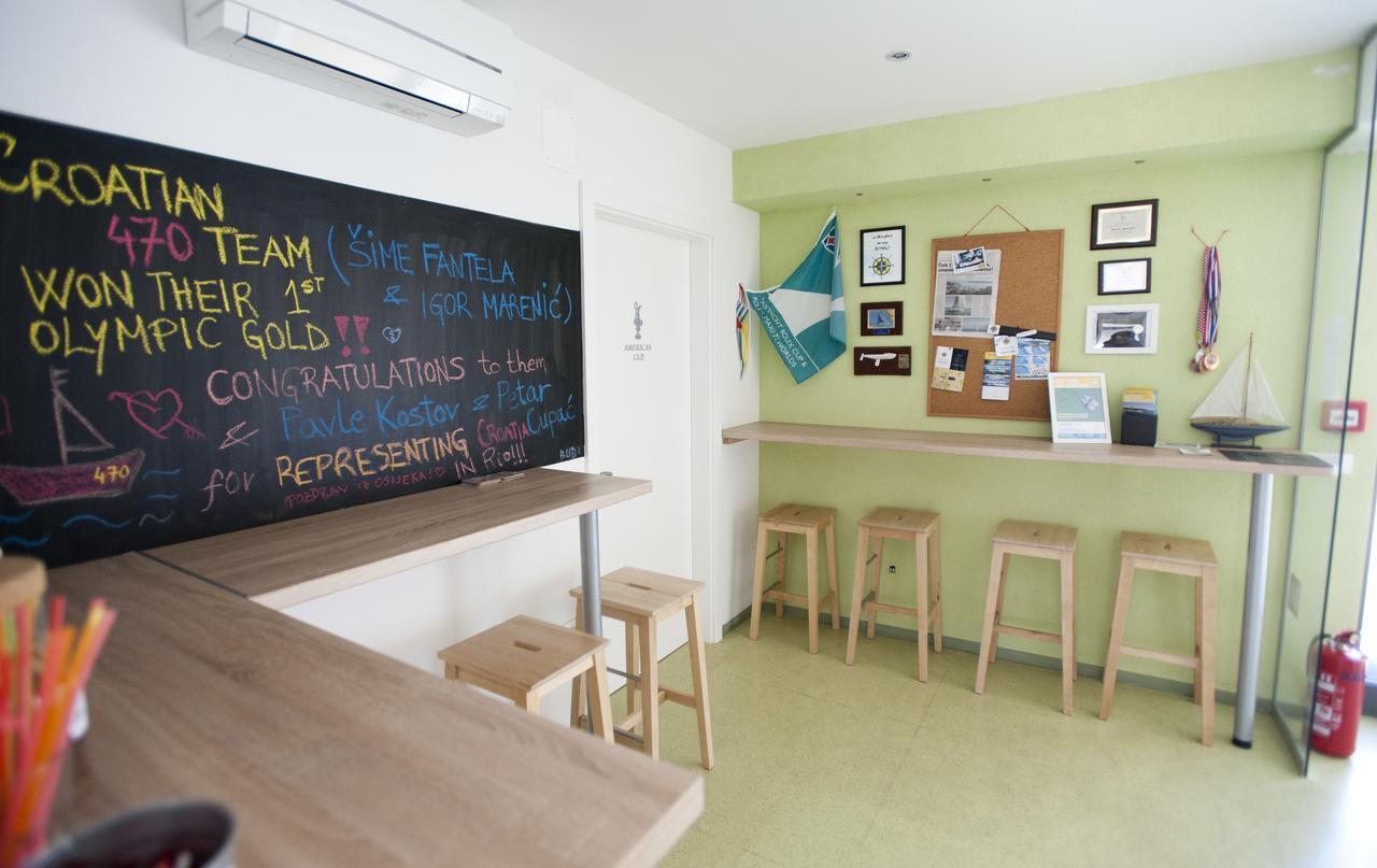 Windward Hostel *