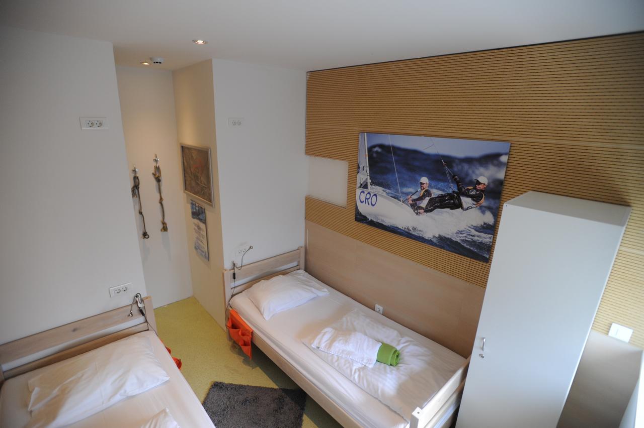 Windward Hostel *